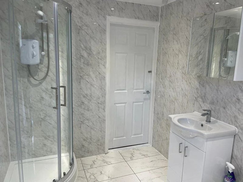 Photo 5: Shower room