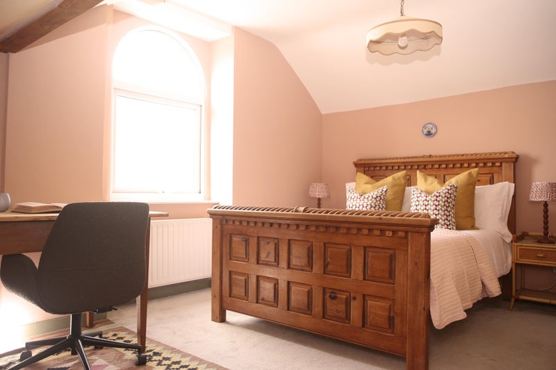 Photo 1: Newly decorated room with a view