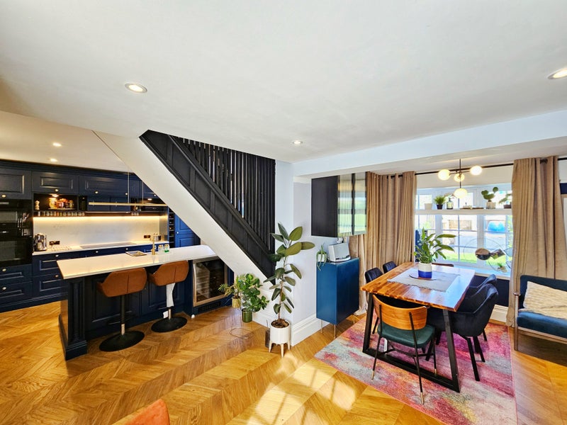 Photo 1: Kitchen/Dining