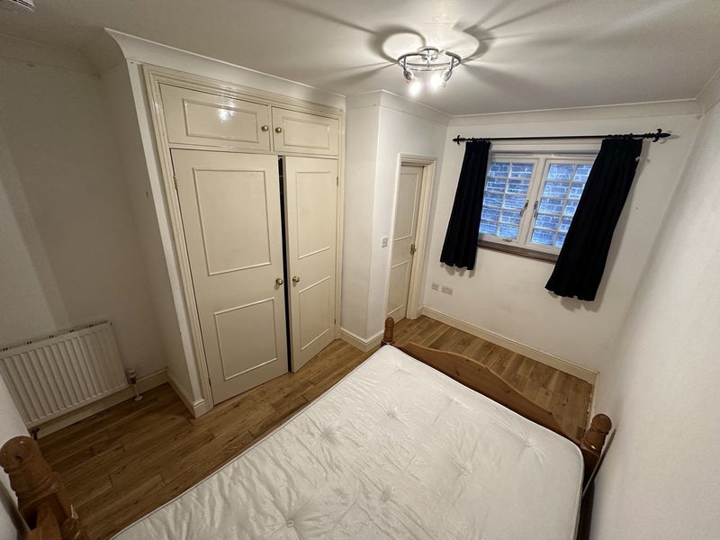 Photo 1: Available room 