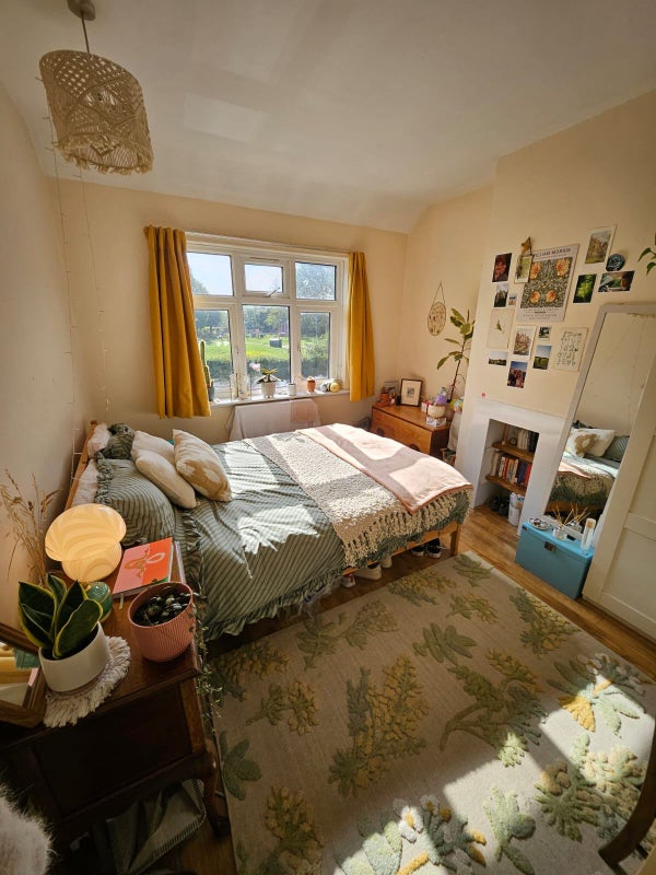 Photo 1: Room 1 available 1st December 