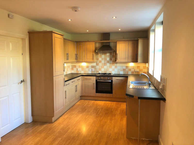 Photo 1: Kitchen/Dining