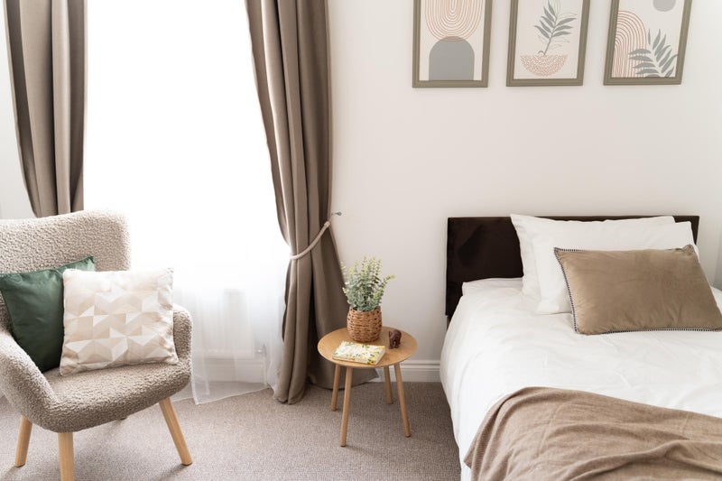 Photo 1: Room 4