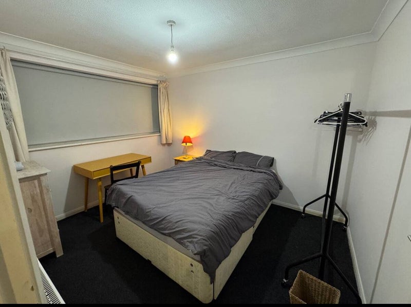 Photo 1: Room for rent