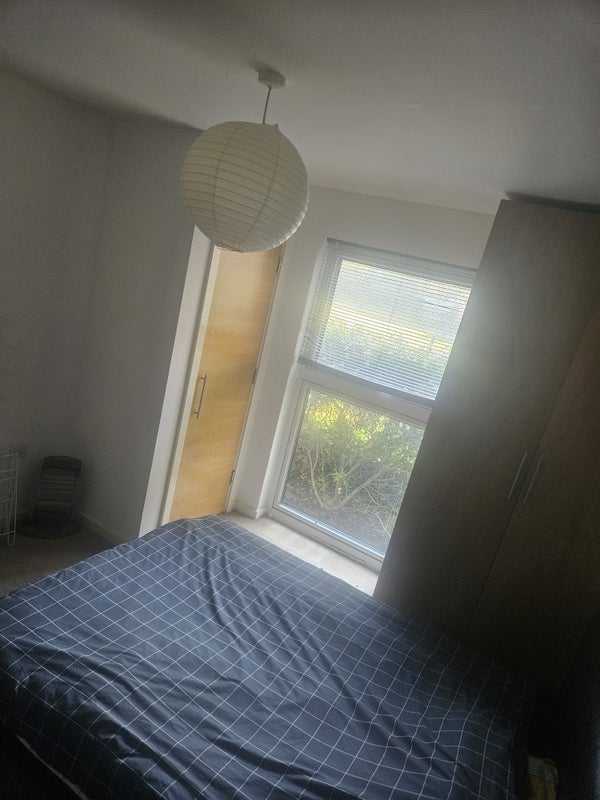 Photo 1: Spacious room