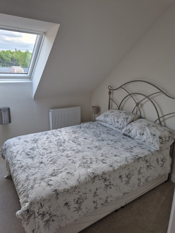 Photo 1: Double Bedroom Fully Furnished