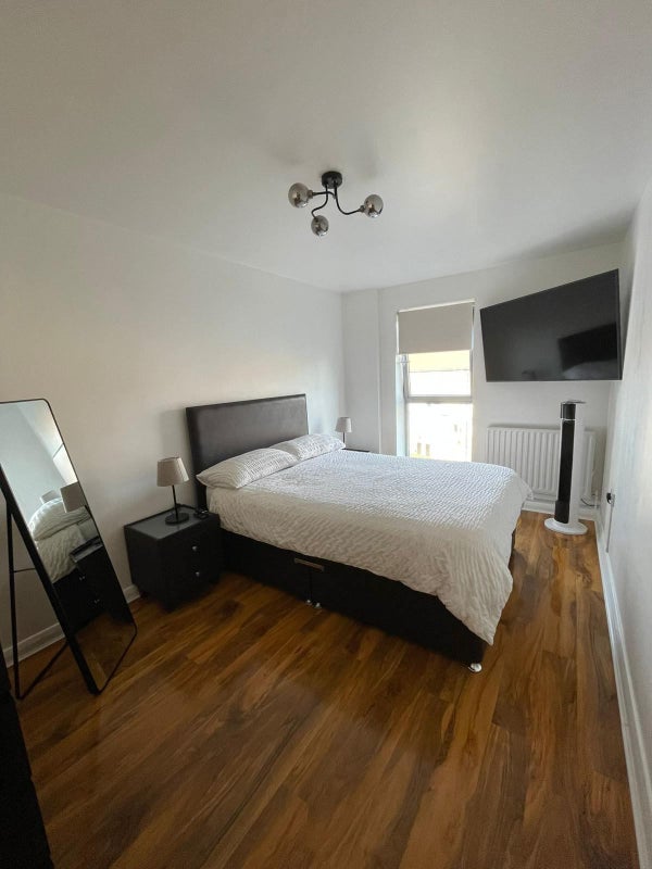 Photo 1: Double Bedroom