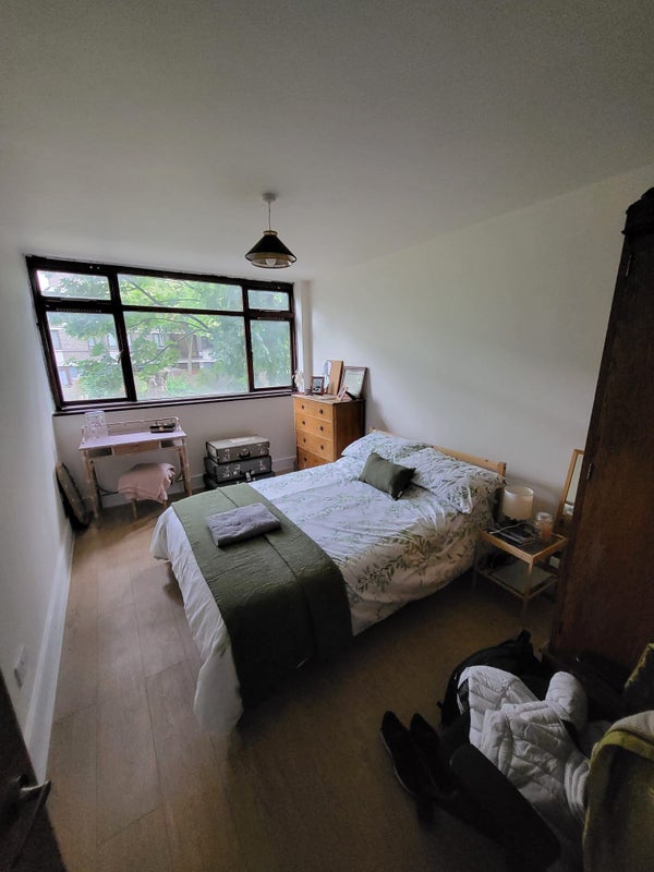 Photo 1: Room available 