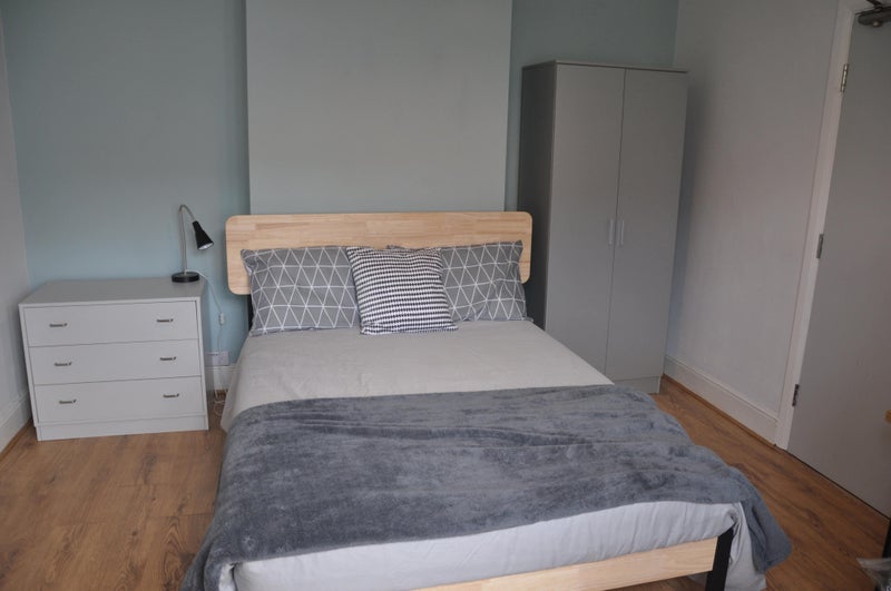 Photo 1: Bedroom 1 - AVIALABLE NOW