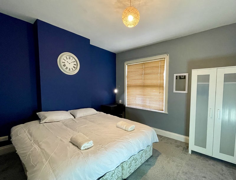 Photo 1: Room 1: King Sized Bedroom