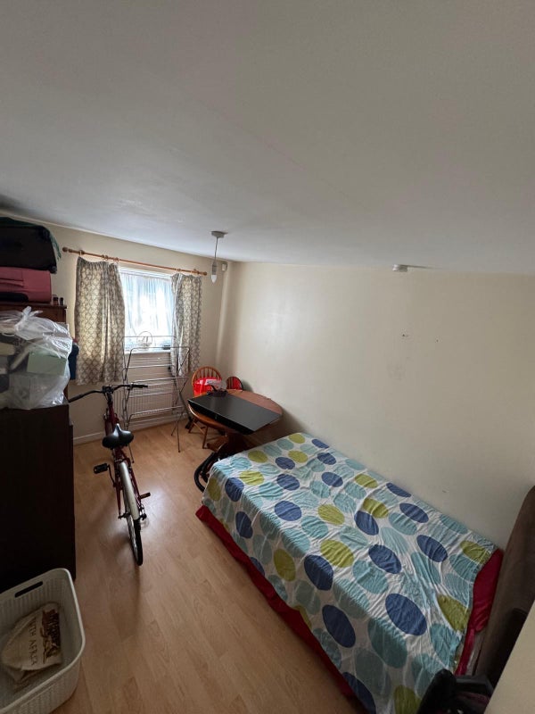 Photo 1: Room (Yours)