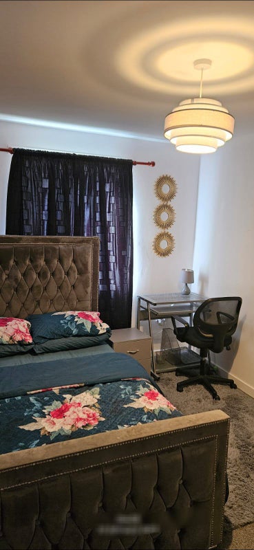 Photo 1: Double bedroom 