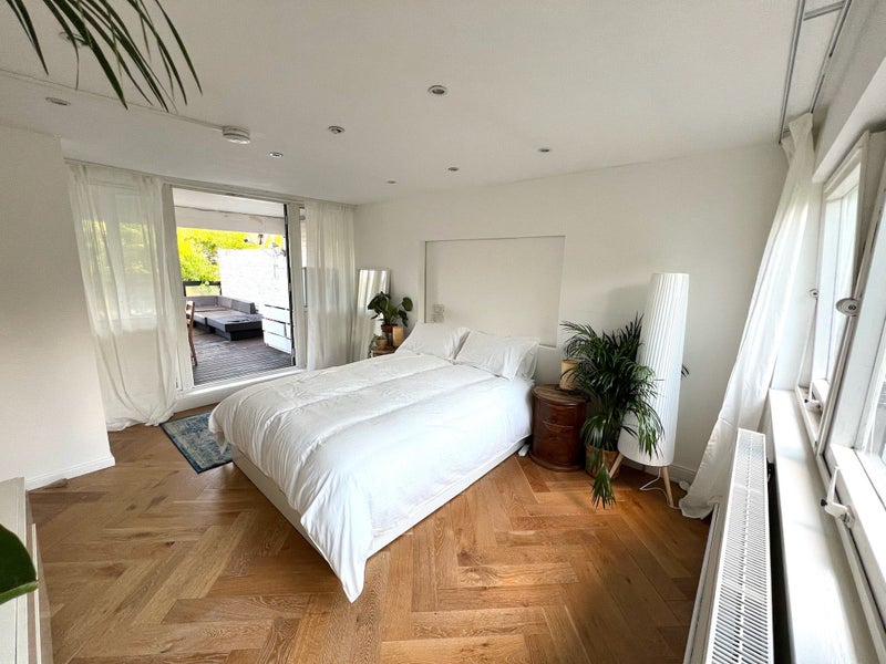 Photo 1: Room (Yours)