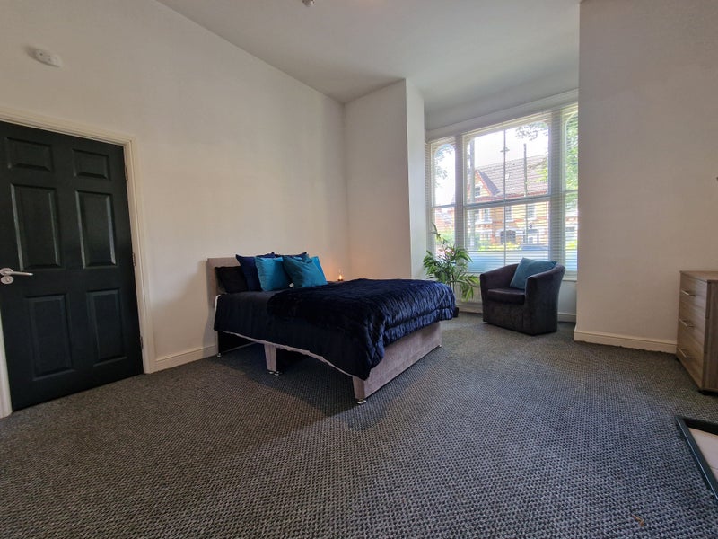 Photo 1: Room 1