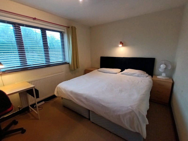 Photo 1: Room with private bathroom