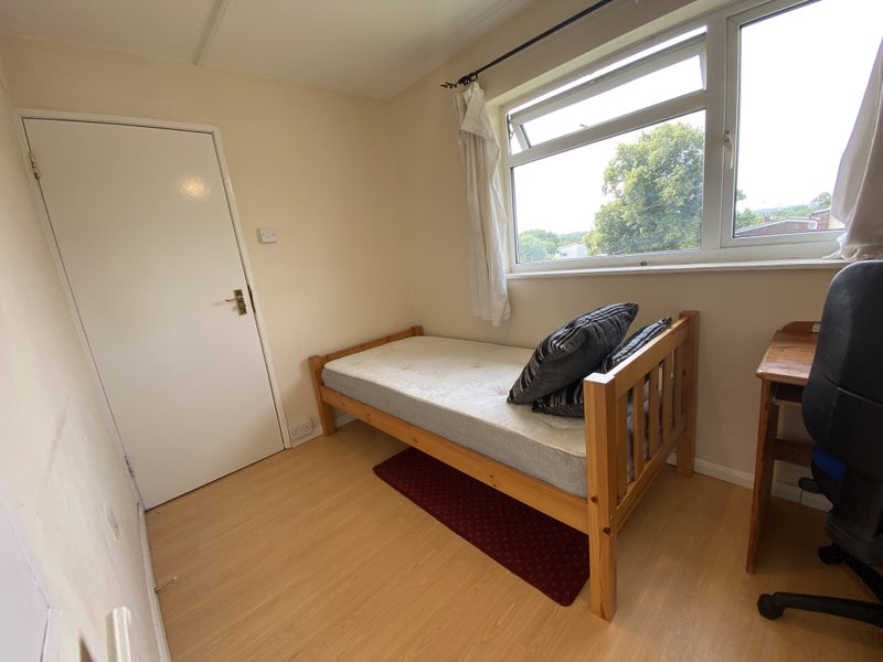 Photo 1: Room 5