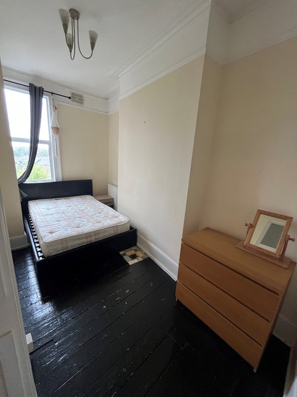 Photo 1: Available bed room 