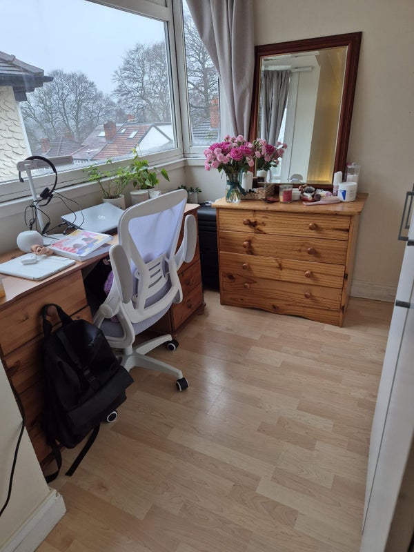 Photo 1: Double room with street view