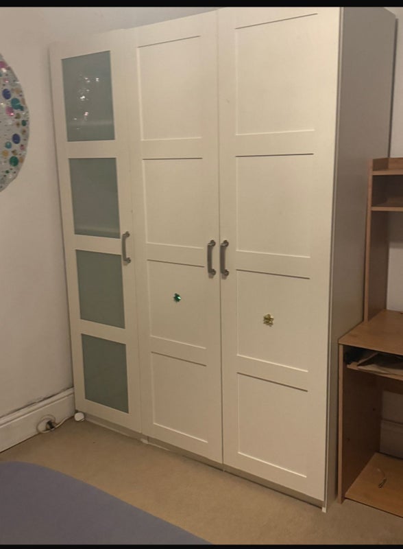 Photo 1: Very nice and clean room and big cupboard 