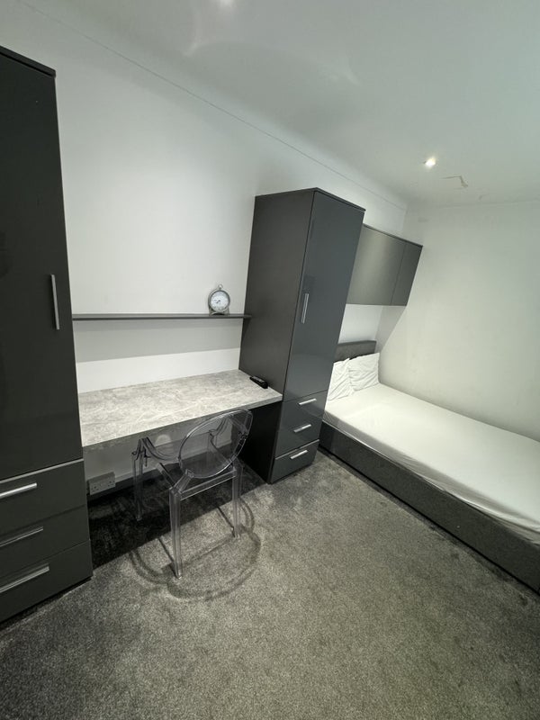 Photo 1: Room (Yours)