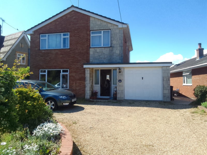 Photo 1: House and driveway