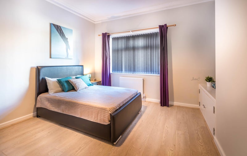 Photo 1: Room 1