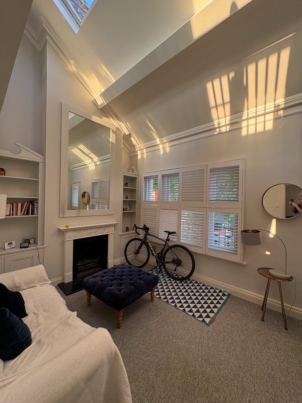 Photo 1: living room