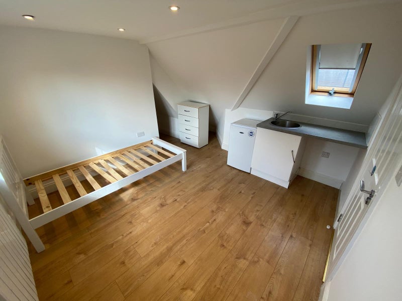 Photo 1: Boundfield Road