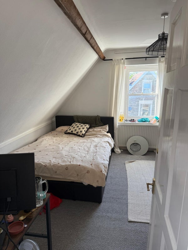 Photo 1: Room (Yours)