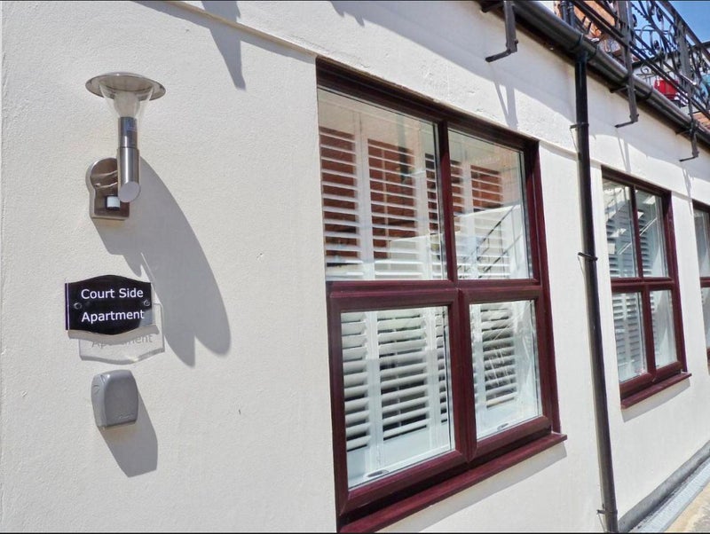 Photo 1: FRONT OF PROPERTY