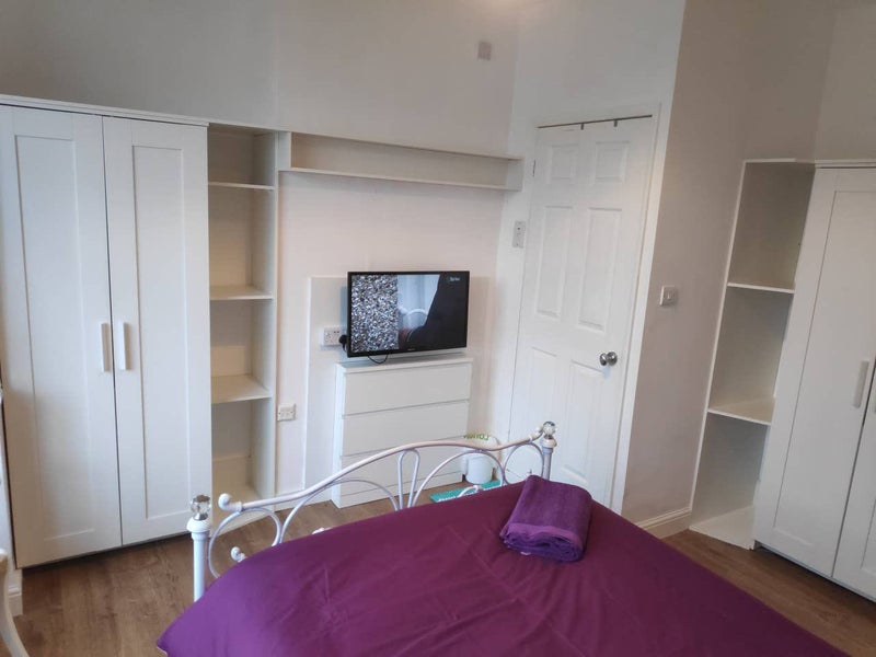 Photo 1: Double Bedroom