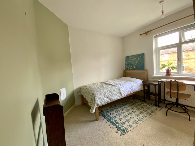 Photo 1: Room 1
