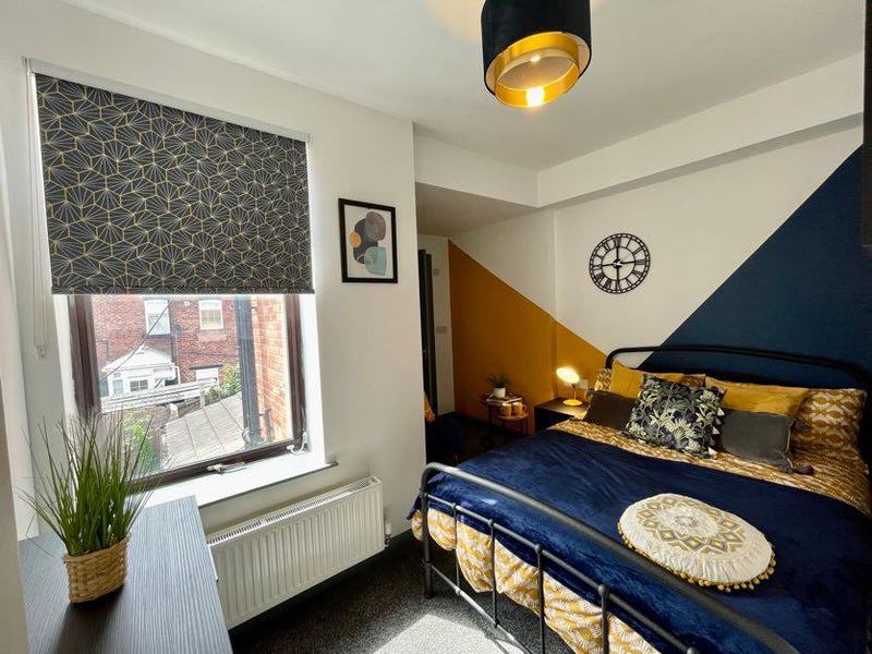 Photo 1: Room 4