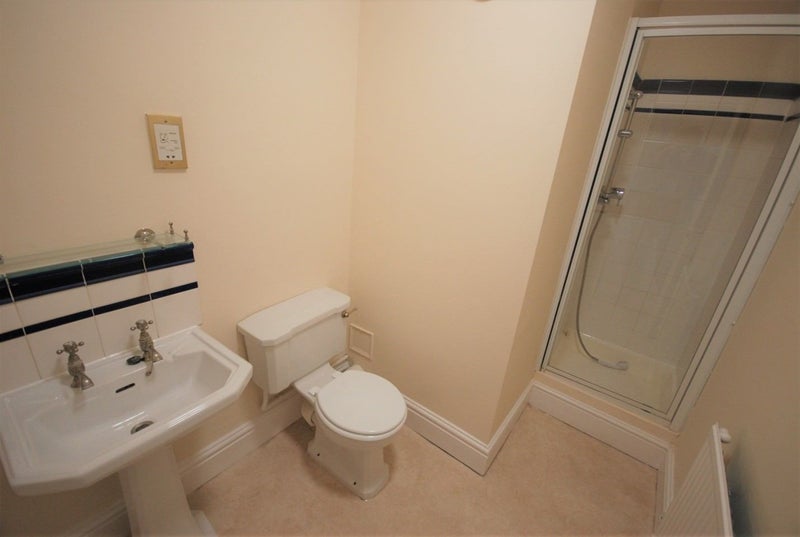 Photo 1: bathroom