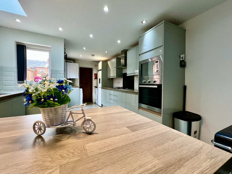 Photo 1: Kitchen