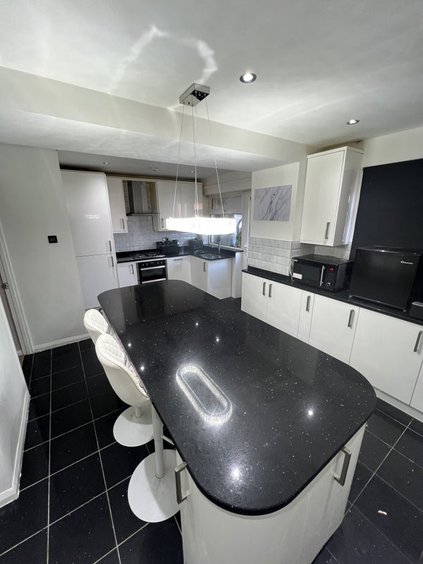 Photo 1: Modern Spacious Kitchen