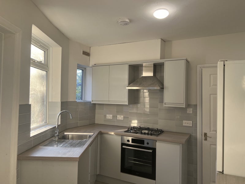 Photo 1: Kitchen - View 1