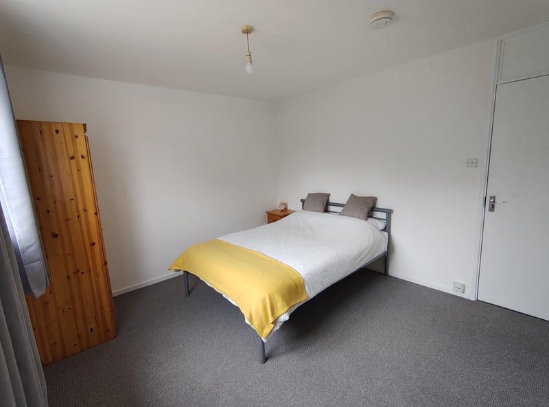 Photo 1: Room 5