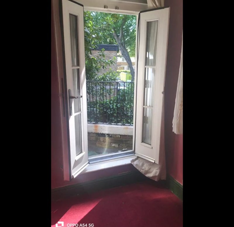 Photo 1: Small balcony, double size room. Good storage. Quiet bougie square in Central London.