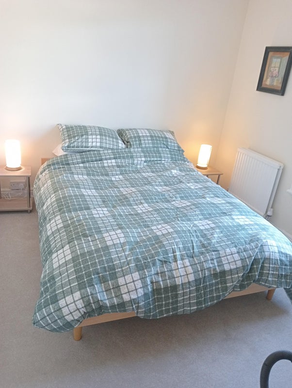 Photo 1: £450 room, bedding supplied, king size bed