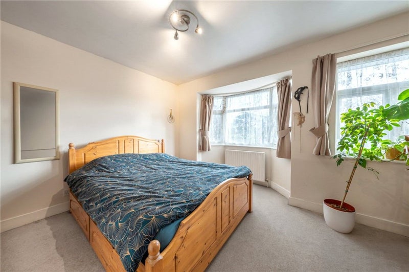 Photo 1: Extra Large Double Bedroom with double bed, desk and large wardrobe