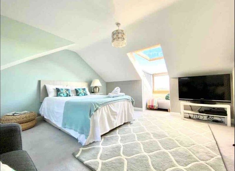 Photo 1: Light, bright and airy 