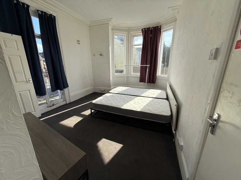 Photo 1: Room