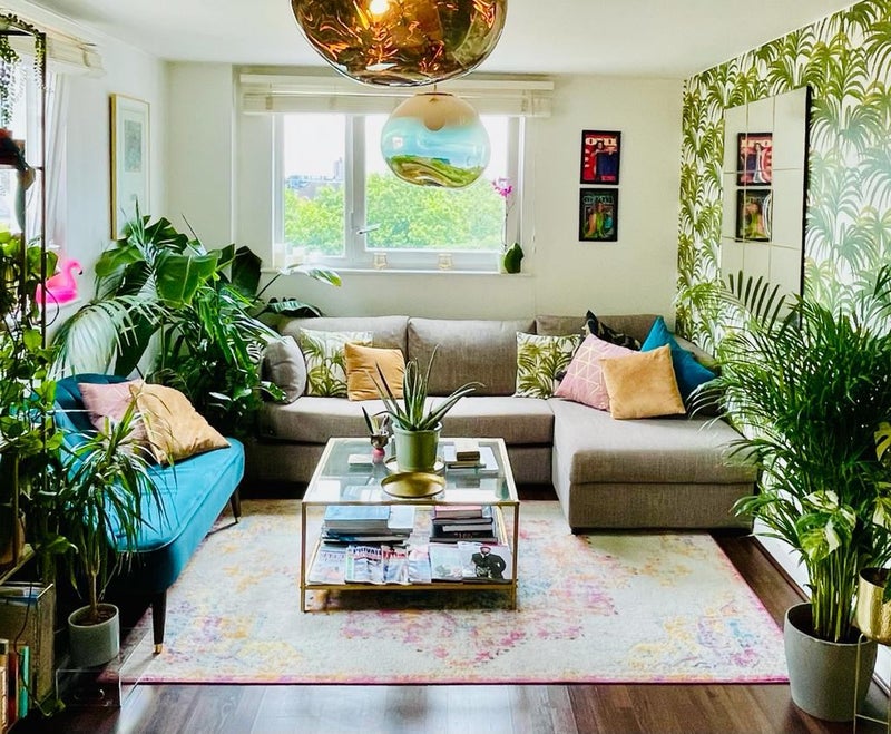 Photo 1: Living room