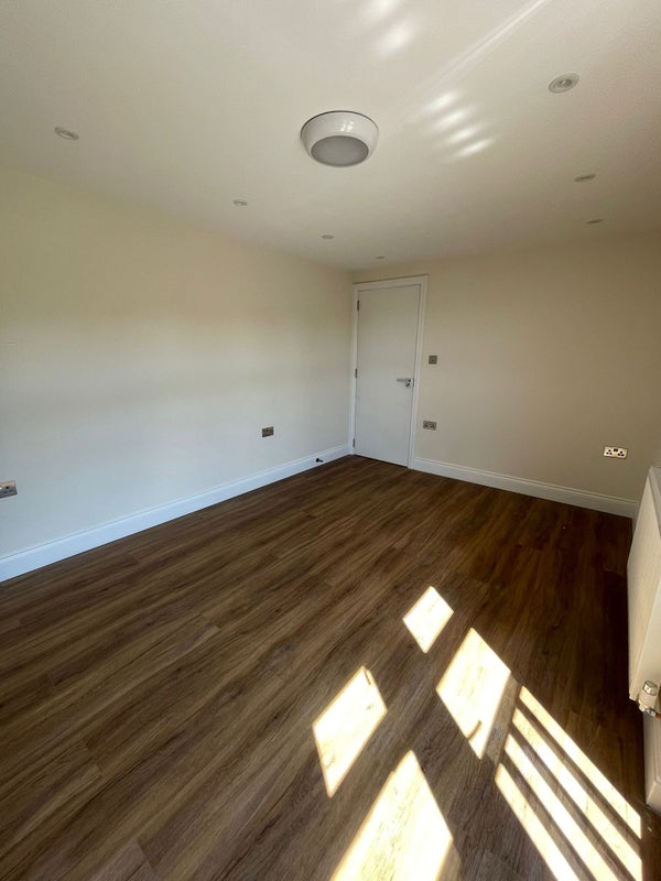 Photo 1: Bedroom 1