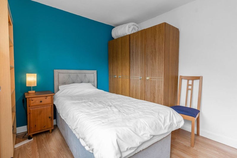 Photo 4: Bedroom
