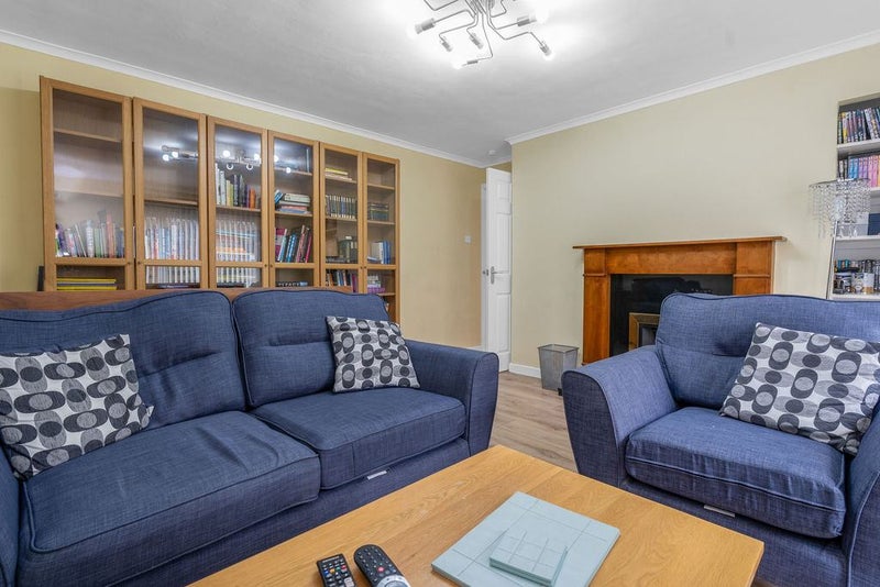 Photo 2: Living Room