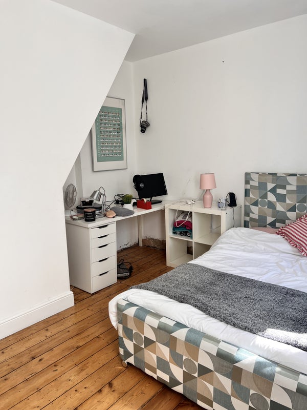 Photo 1: Available room