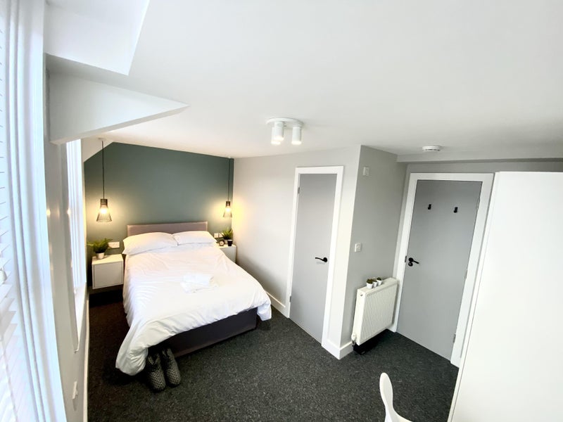 Photo 1: Photo is in similar size and lay out