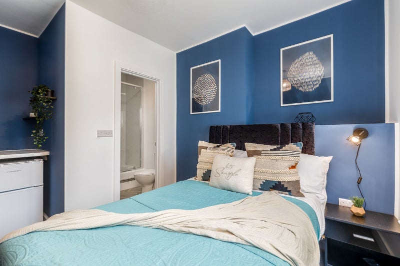 Photo 1: Room 3 - Available room 